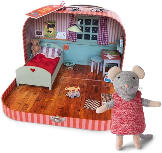Mini Bedroom to Go + Julia Plush 11cm – Easy Complete DIY Dollhouse in Suitcase | Wooden Furniture, Bedding & Decoration Sheets | 1:12 Scale | Sam & Julia's Mouse Mansion