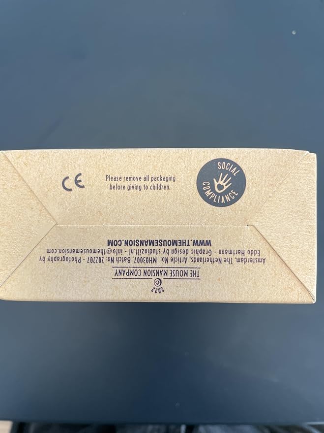 Mini Bedroom to Go + Sam Plush 11cm – Easy Complete DIY Dollhouse in Suitcase | Wooden Furniture, Bedding & Decoration Sheets | 1:12 Scale | Sam & Julia's Mouse Mansion