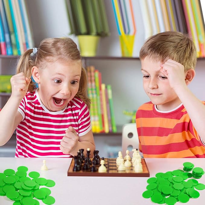 Coopay 1-1/5 inch Plastic Learning Counters Disks Bingo Chip Counting Discs Markers for Math Practice and Poker Chips Game Tokens, 200 Pieces(Green)