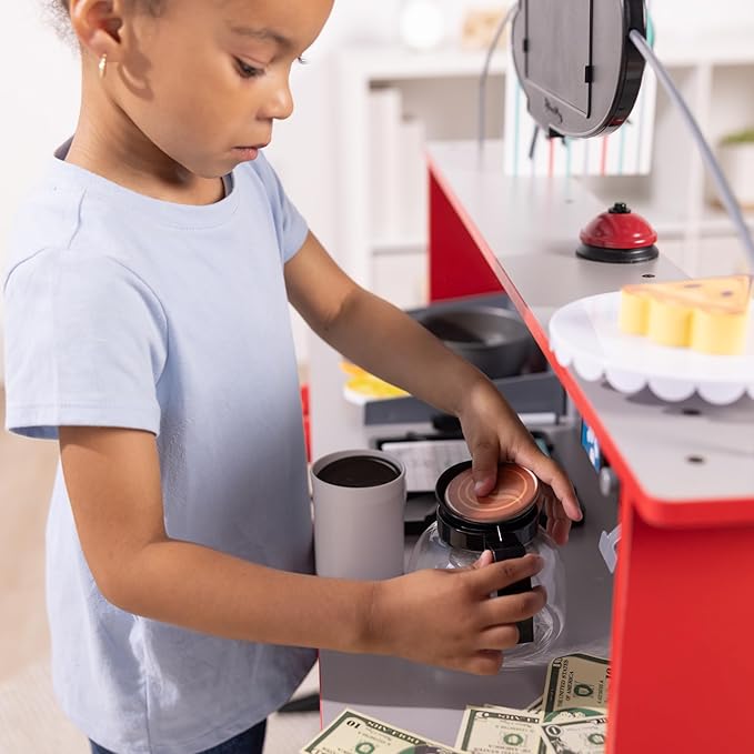 Melissa & Doug Star Diner Restaurant 41-Piece Play Set with Toy Food, Cookware & Play Kitchen Accessories, Preschool Learning Toys for Girls & Boys 3+