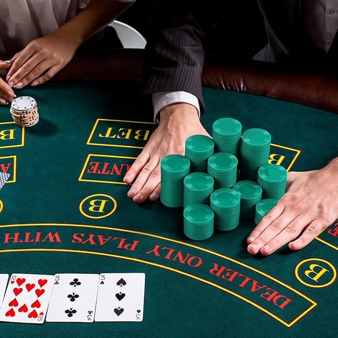 Leitee 500 Pcs Green Plastic Poker Chips Bulk 1.5 Inch Mini Bingo Chips Tokens Markers Blank Casino Counting Discs Learning Math Counters for Adults Interlocking Game Counting Reward Card