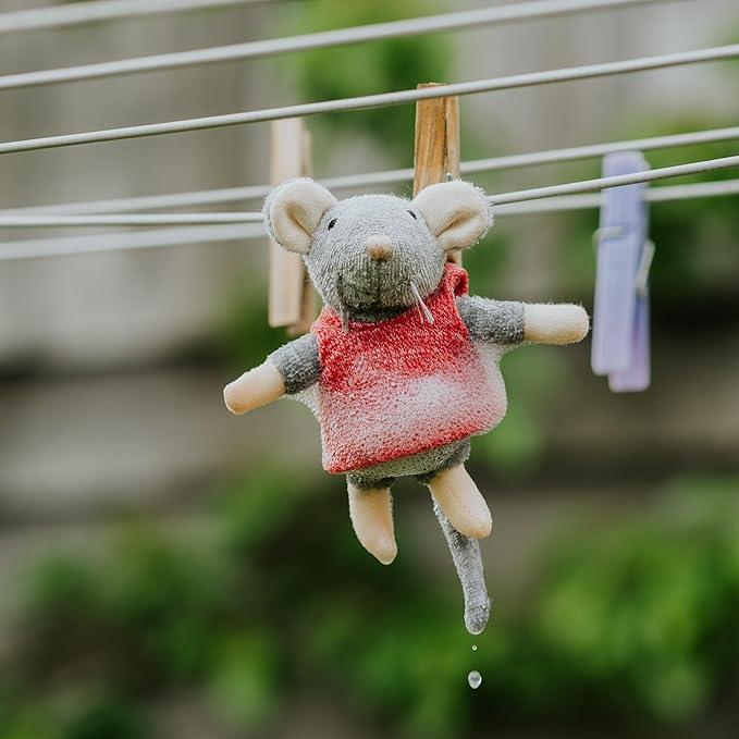 Mini Bedroom to Go + Julia Plush 11cm – Easy Complete DIY Dollhouse in Suitcase | Wooden Furniture, Bedding & Decoration Sheets | 1:12 Scale | Sam & Julia's Mouse Mansion